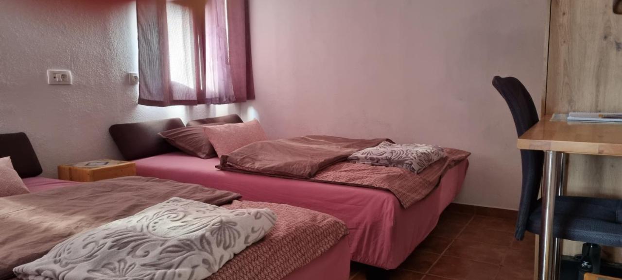 Apartments Misini Dvori Stomorska Bagian luar foto