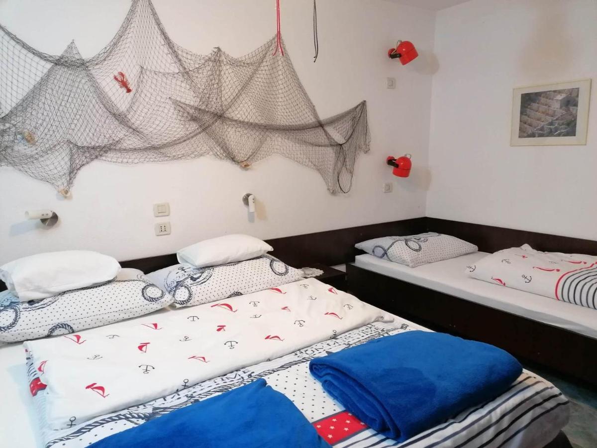 Apartments Misini Dvori Stomorska Bagian luar foto